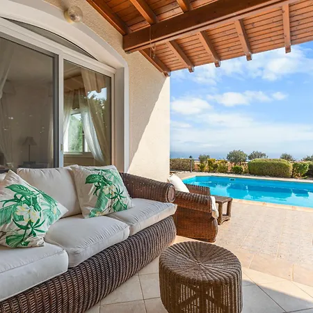 Thea, Luxury Cliff Sea View Piszúri