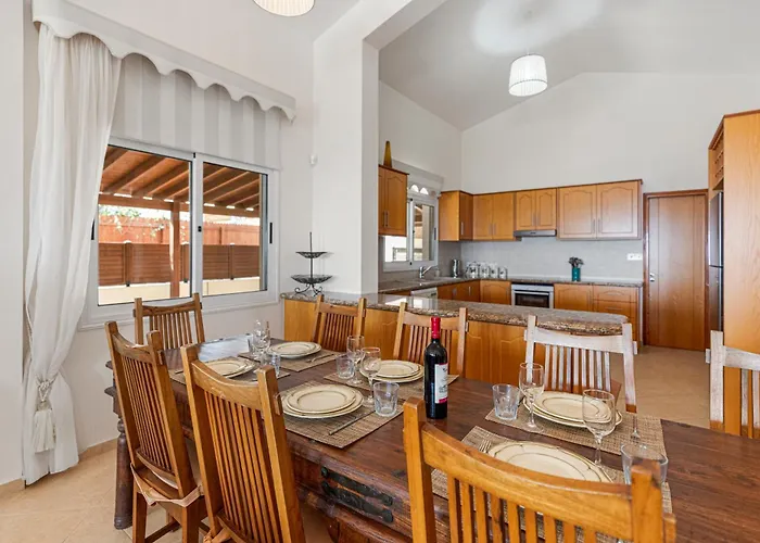 Thea, Luxury Cliff Sea View * Pissouri