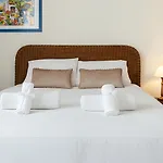 Thea, Luxury Cliff Sea View بيسوري