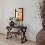 Thea, Luxury Cliff Sea View فيلة بيسوري